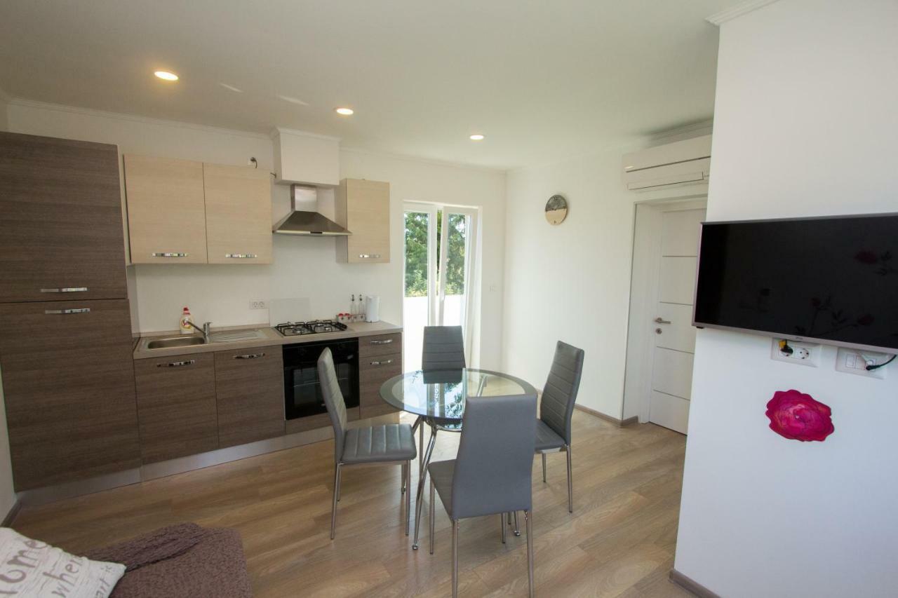 Apartment Krista Tinjan Exterior photo